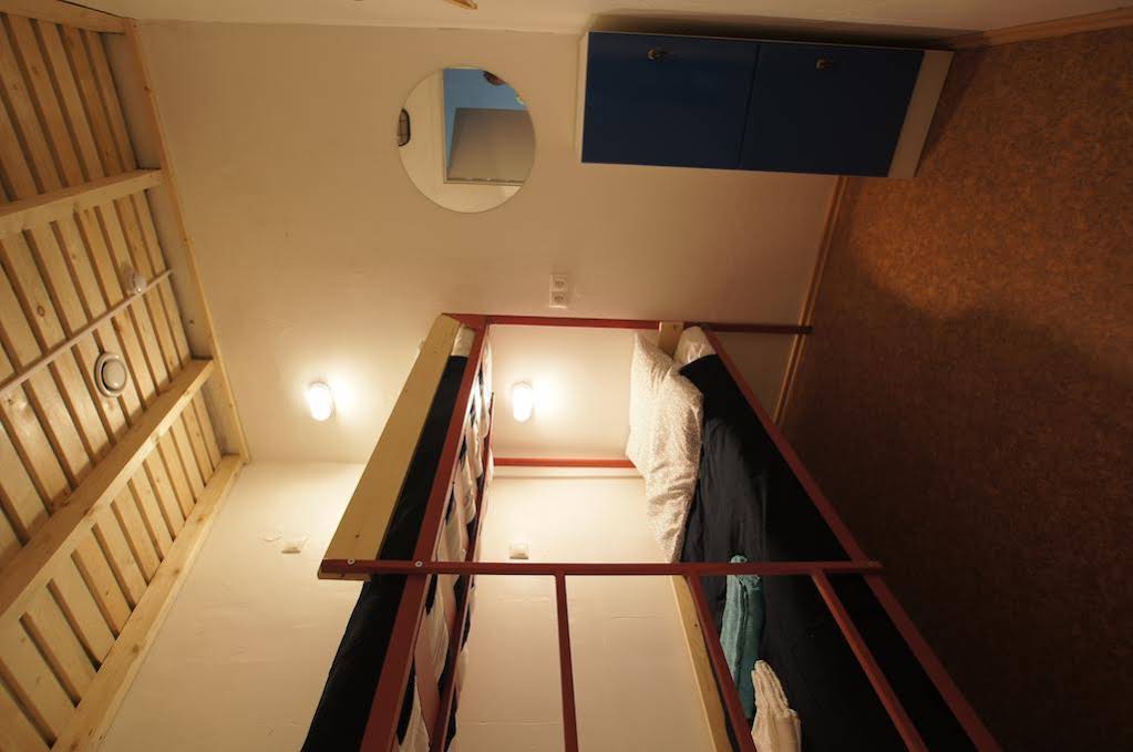2x2 Hostel