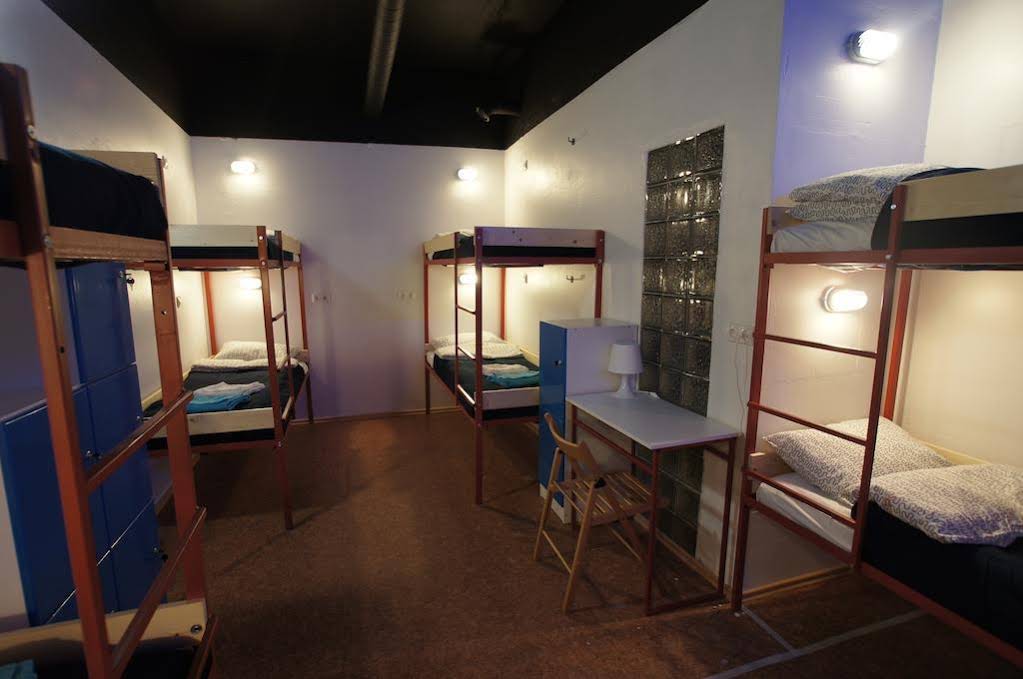 2x2 Hostel