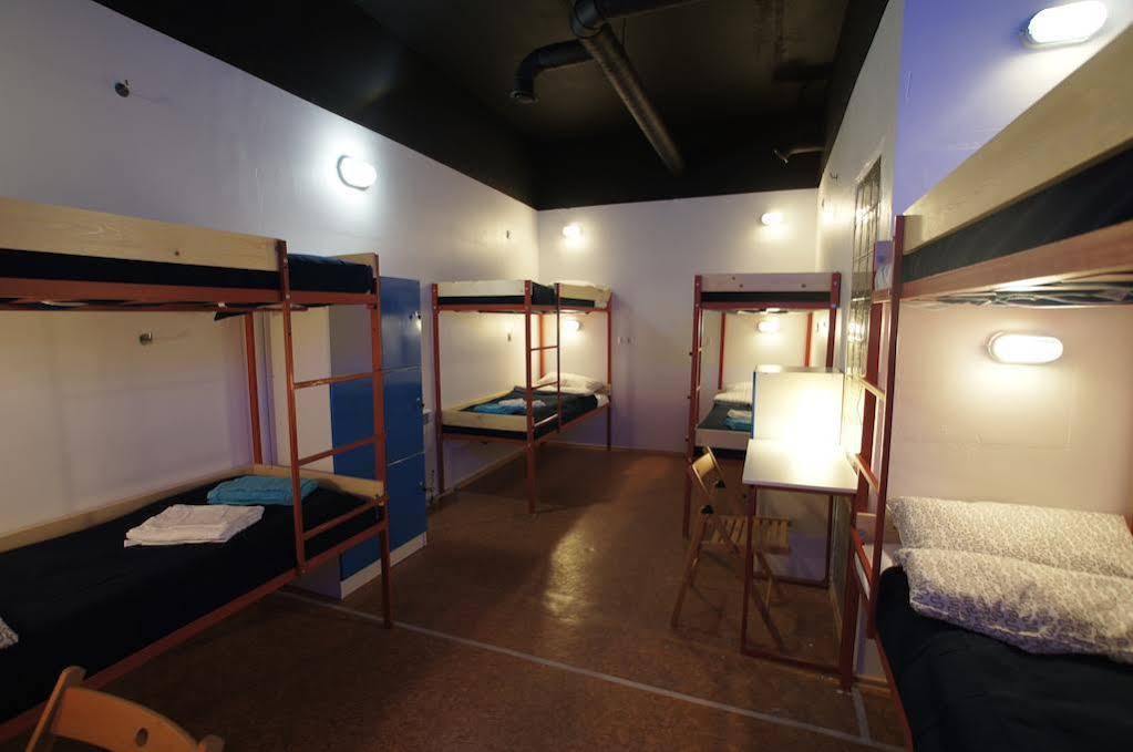 2x2 Hostel