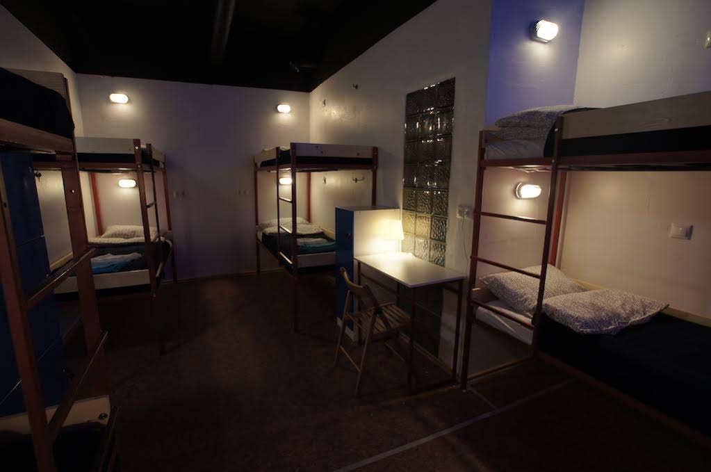 2x2 Hostel