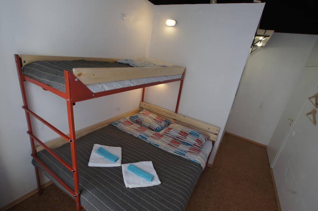2x2 Hostel