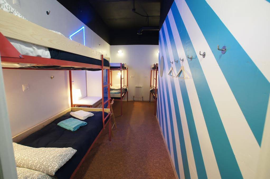 2x2 Hostel