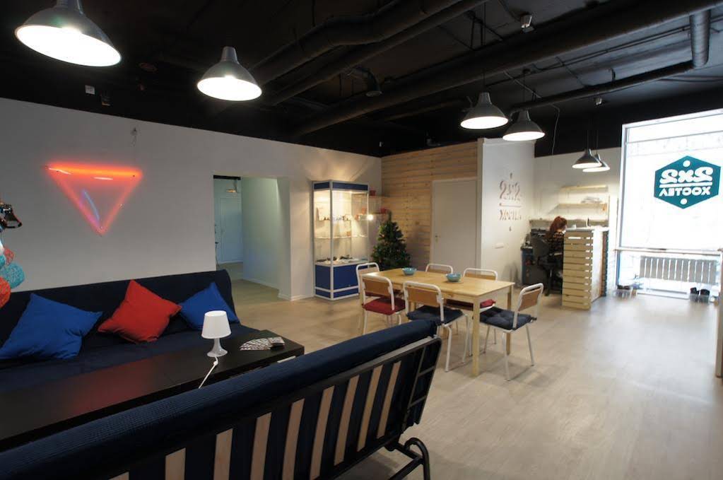2x2 Hostel
