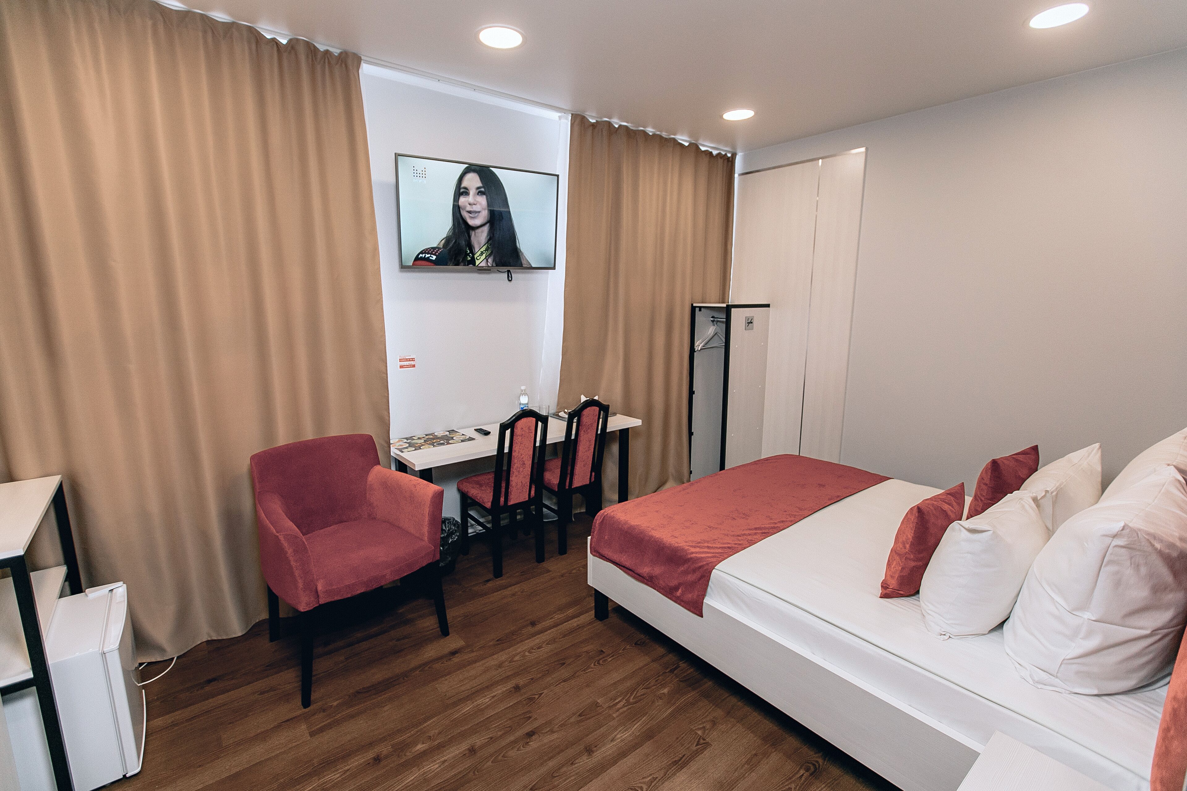 Red Fox Hotel