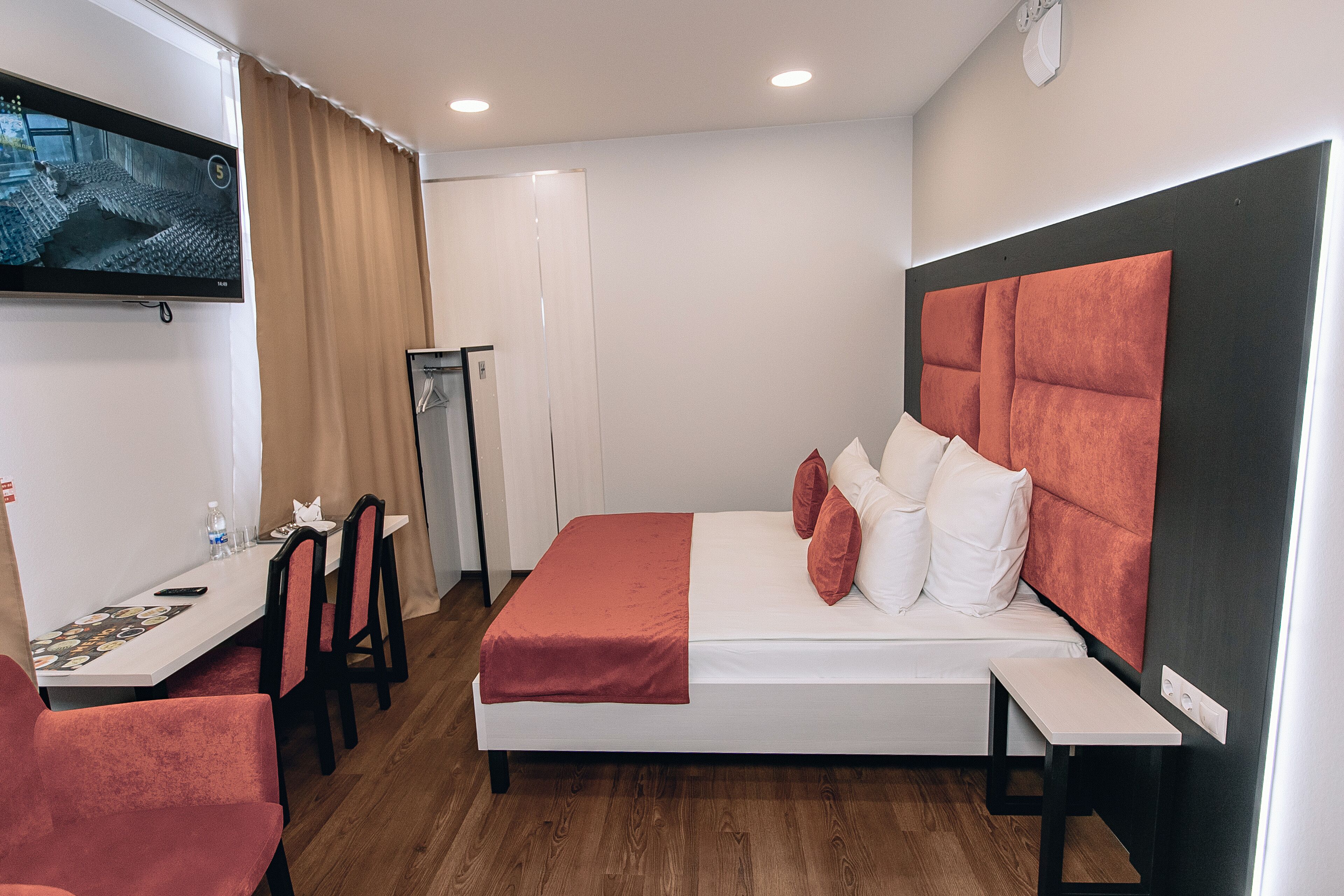 Red Fox Hotel
