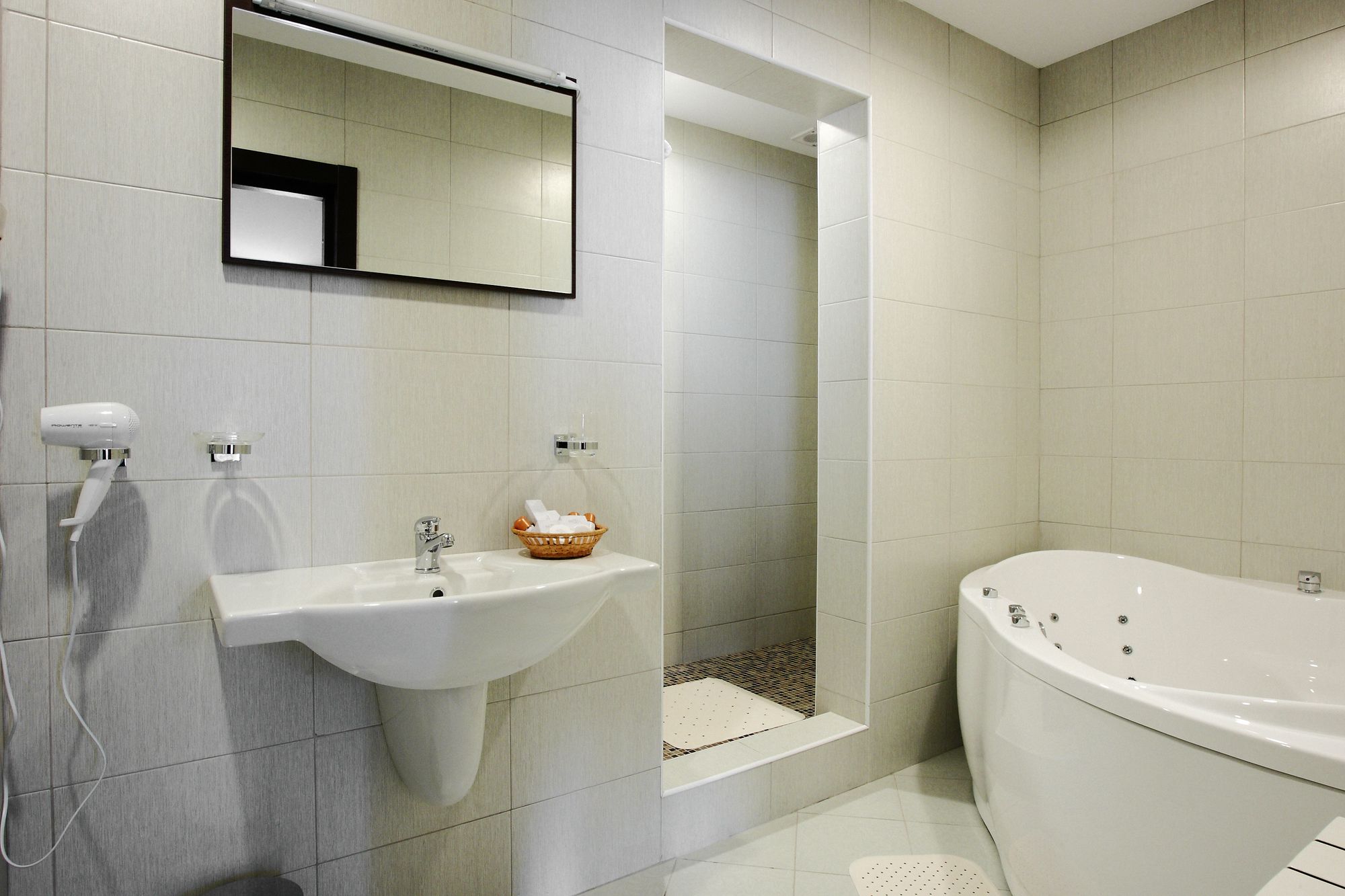 Avanta Hotel Centre