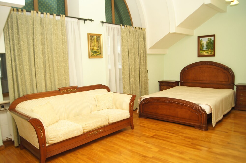 Dynasty Apartments