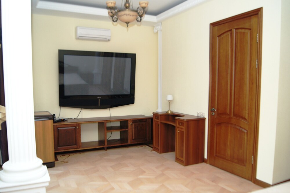 Dynasty Apartments