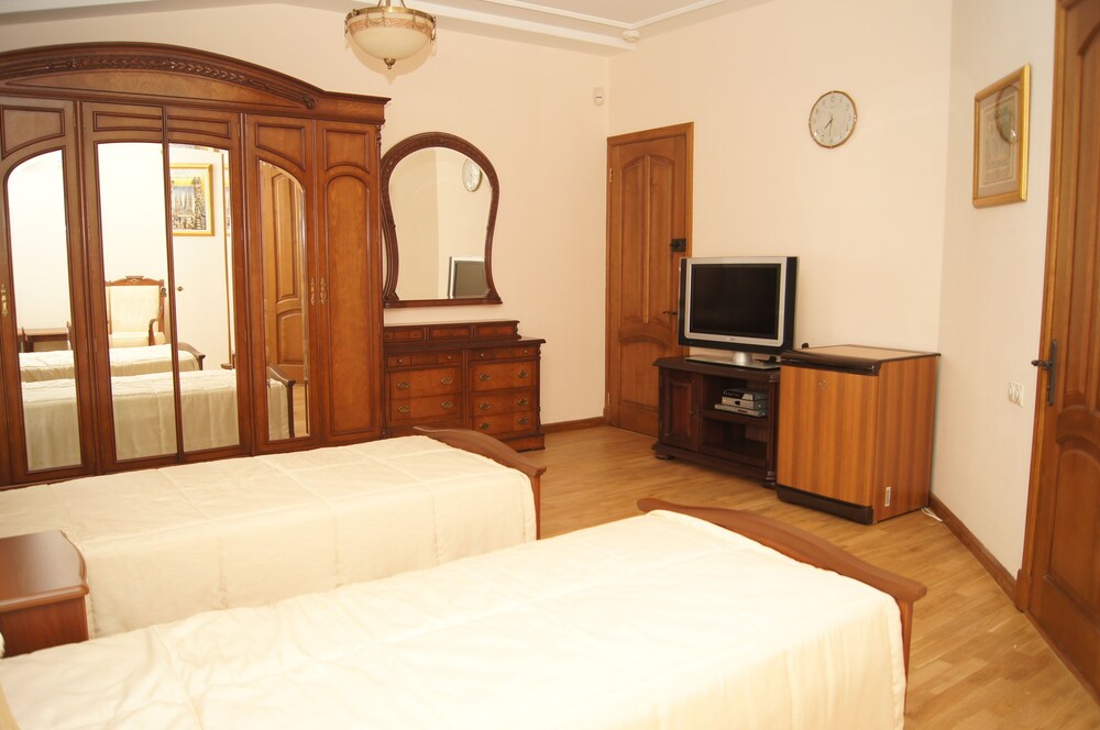 Dynasty Apartments