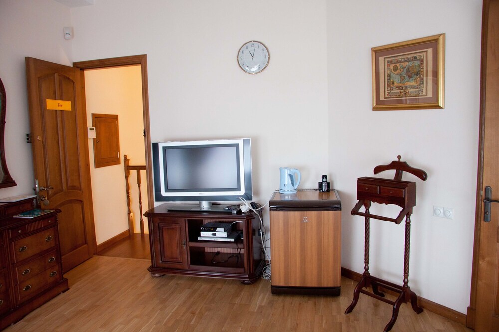 Dynasty Apartments