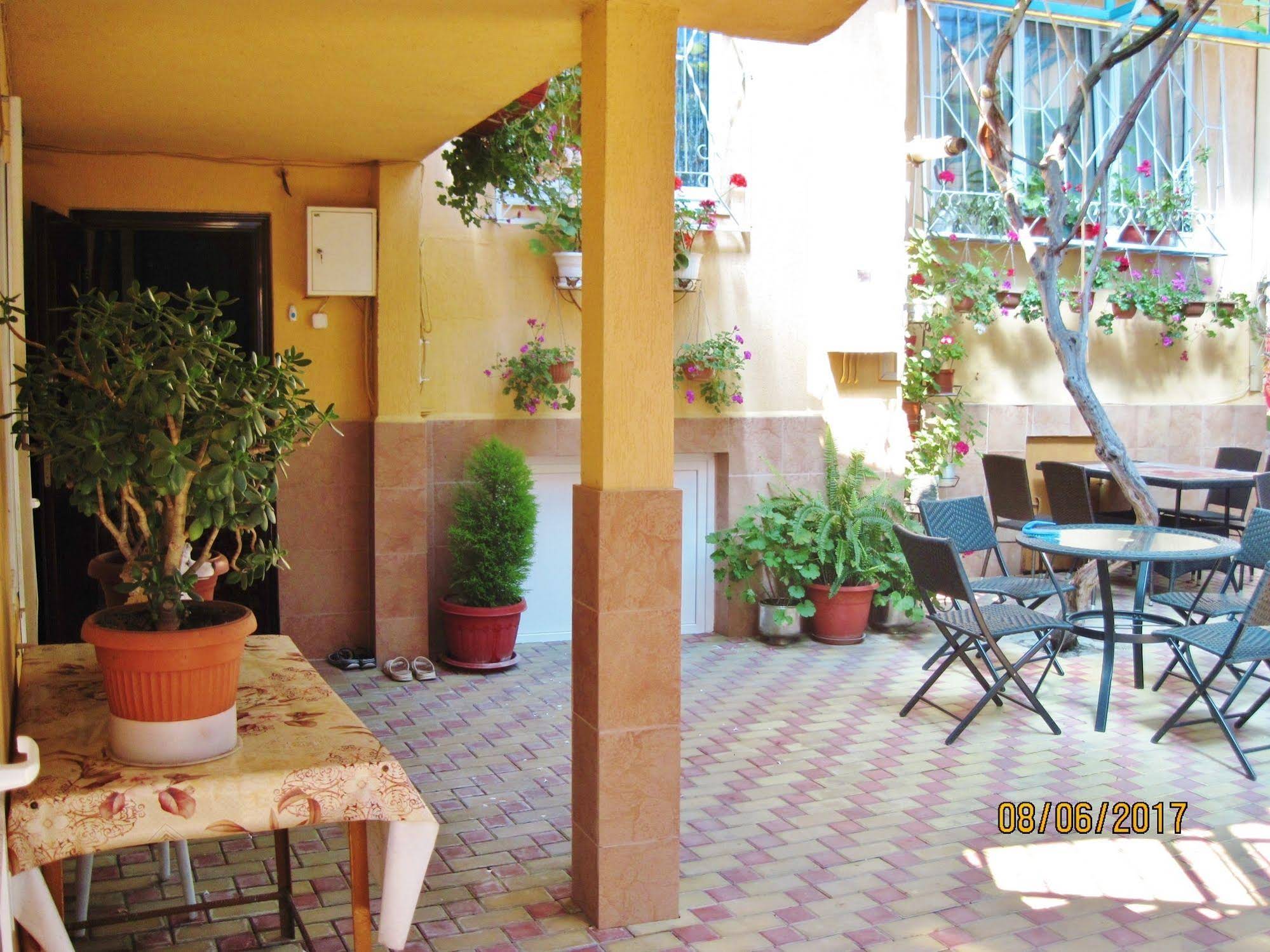 Liana Guest House