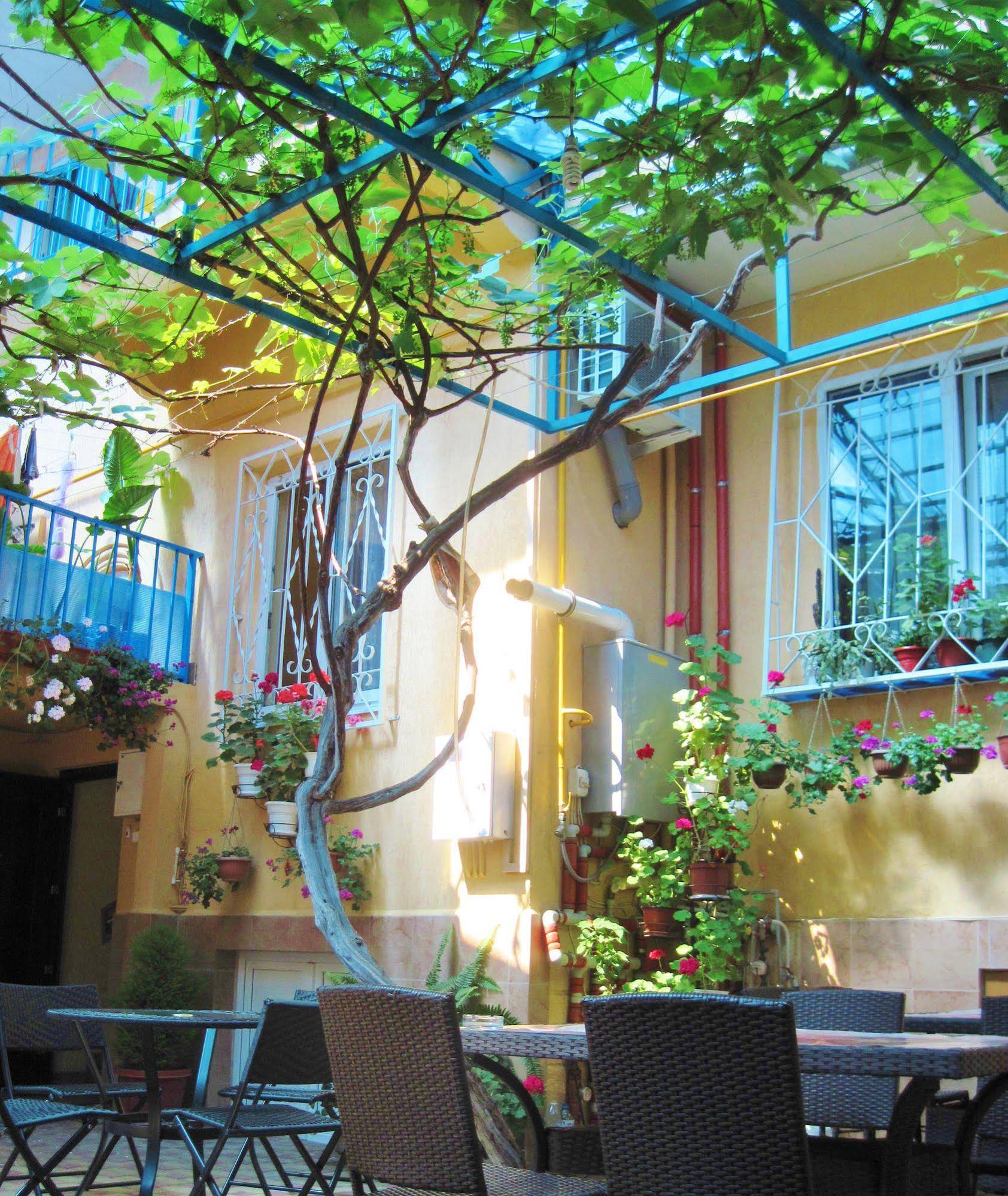 Liana Guest House