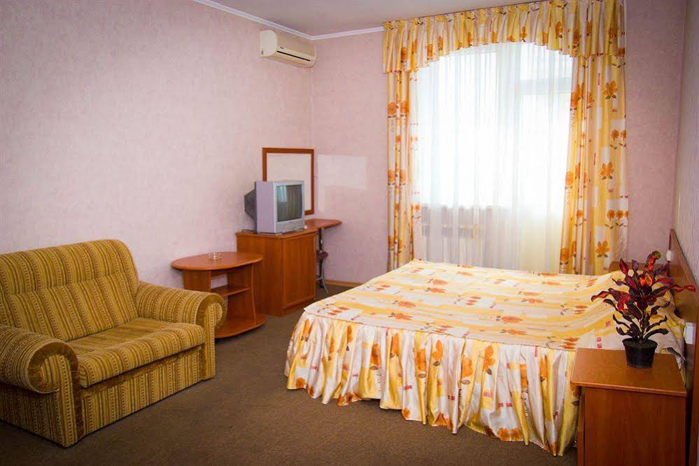 Marina Hotel