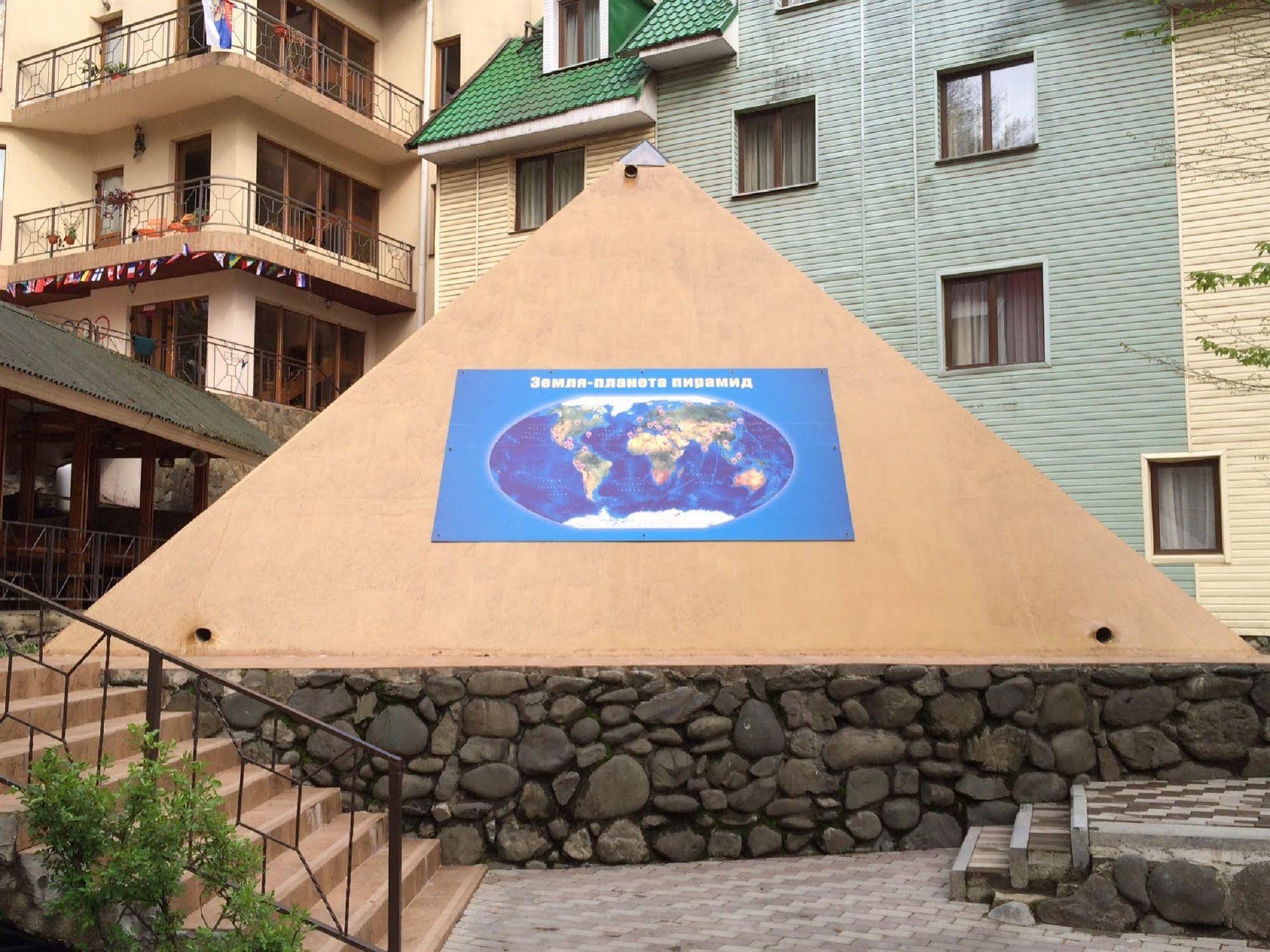 Piramida Hotel