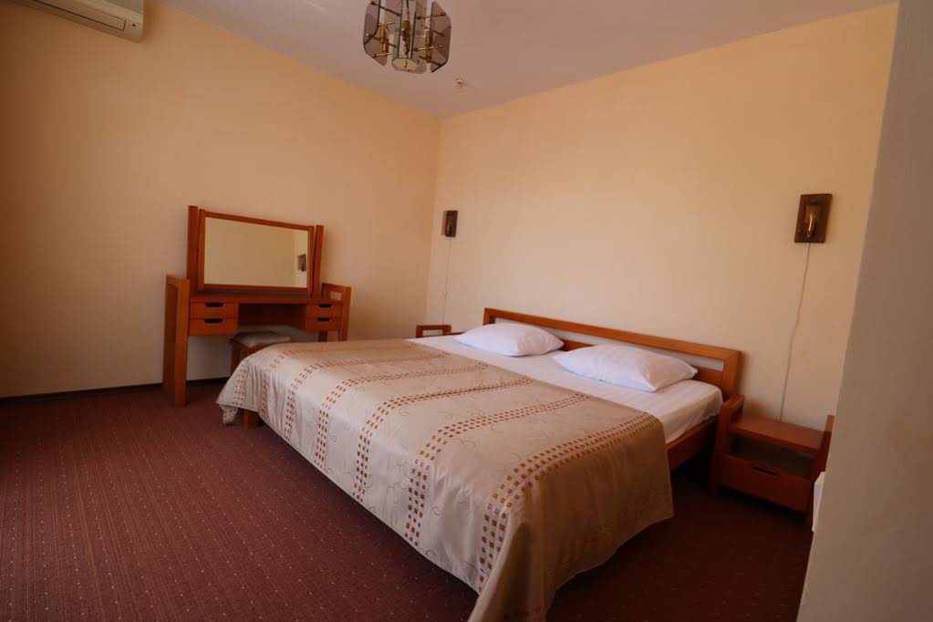 Breez Hotel