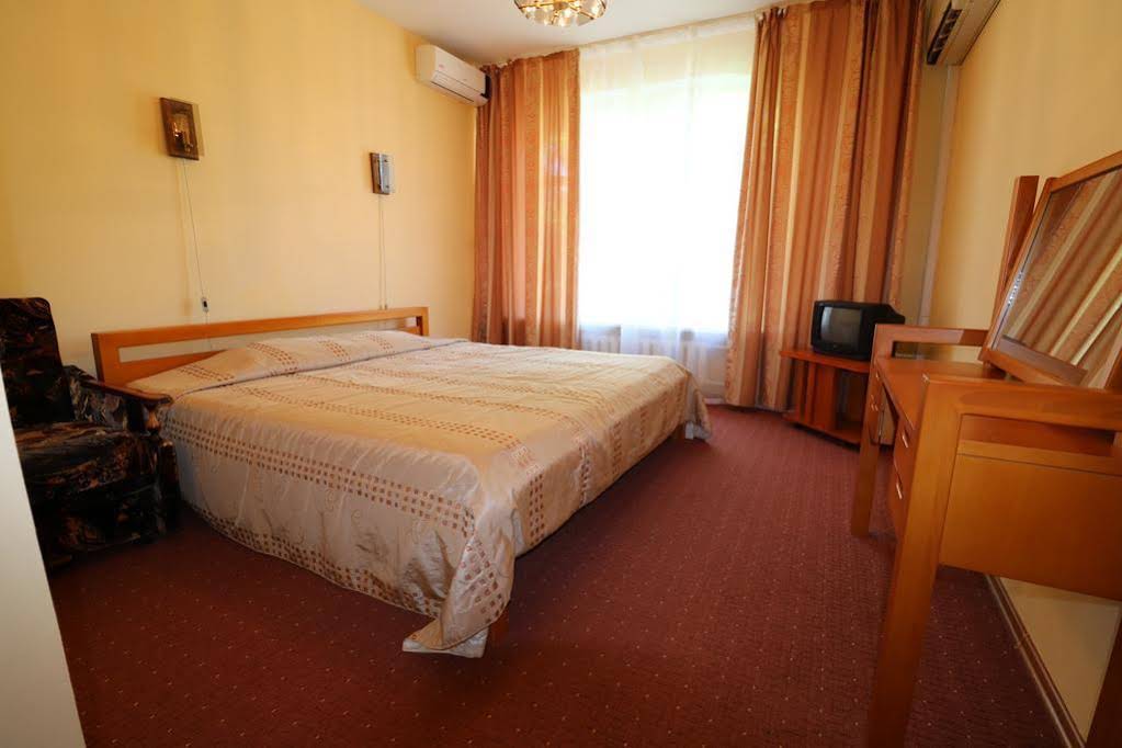 Breez Hotel