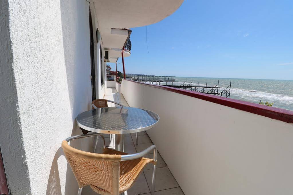Breez Hotel