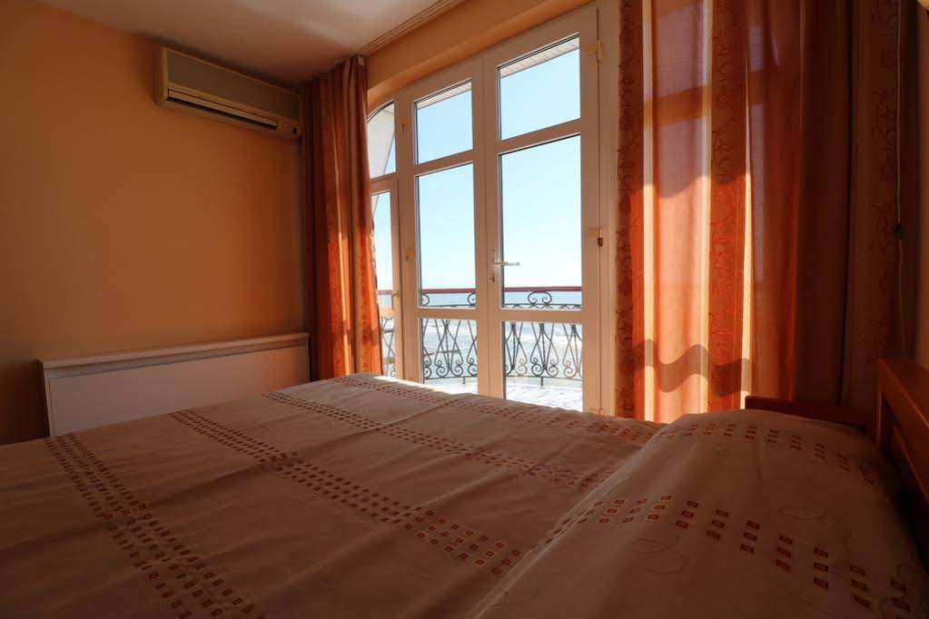 Breez Hotel