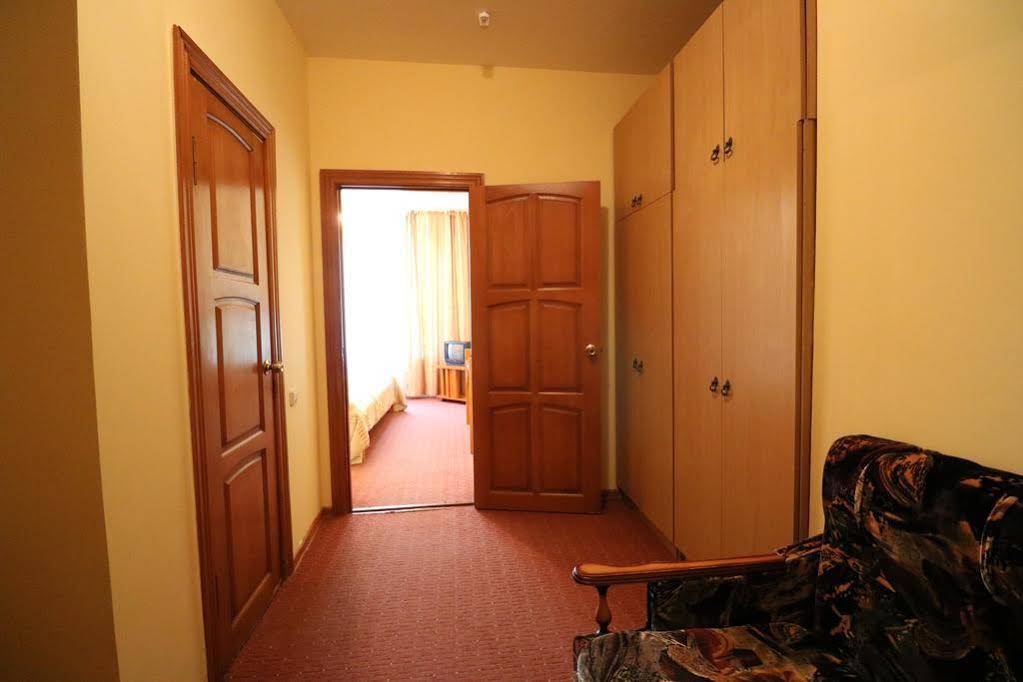 Breez Hotel