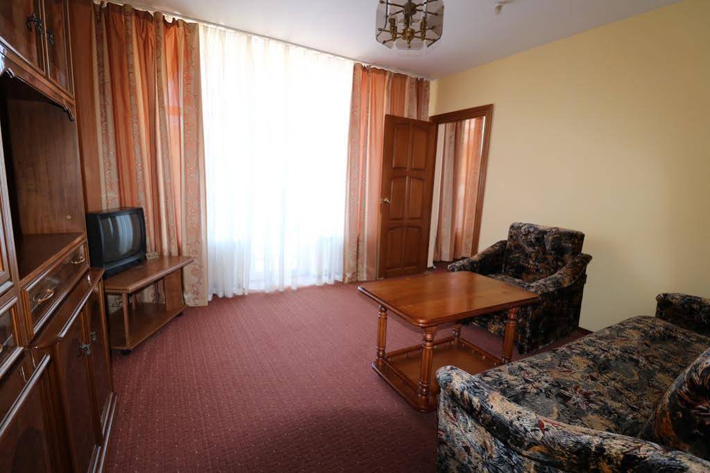 Breez Hotel