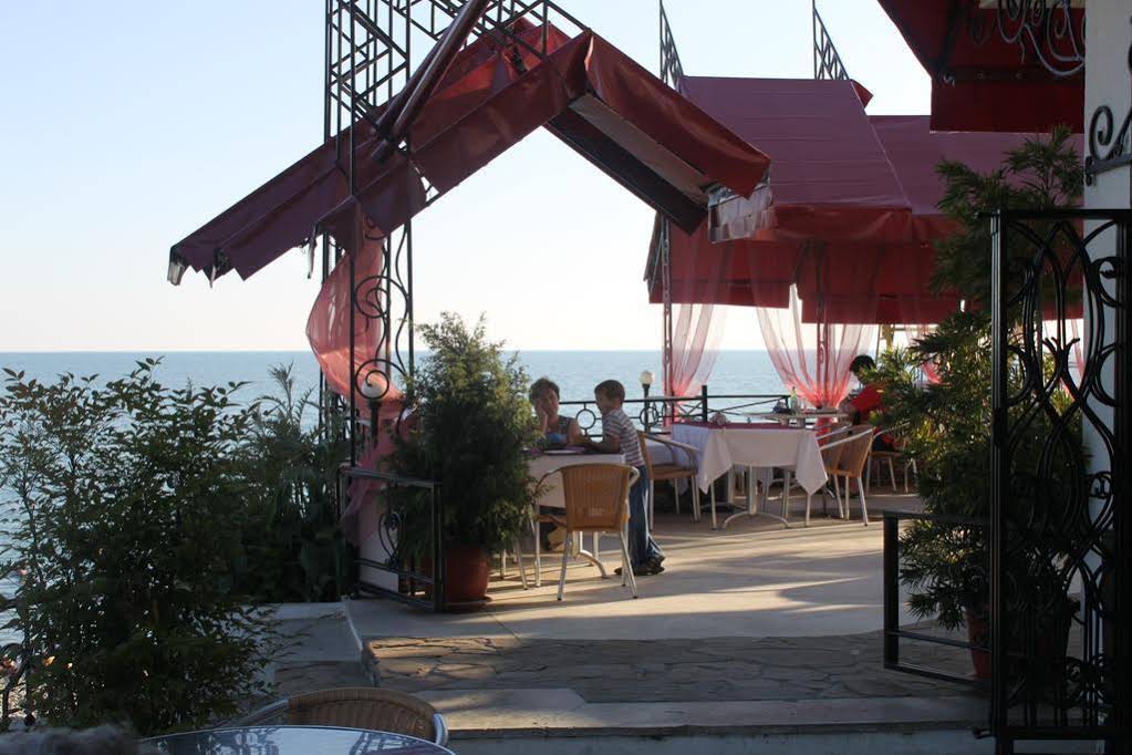 Breez Hotel