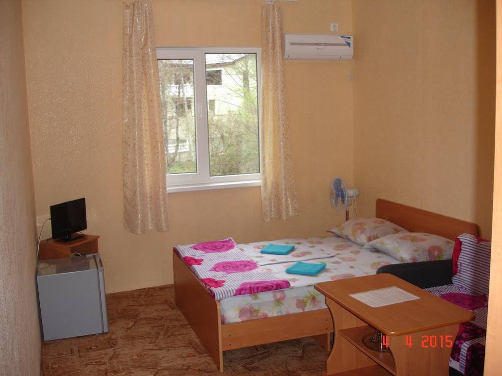 Yuzhanochka Guest House