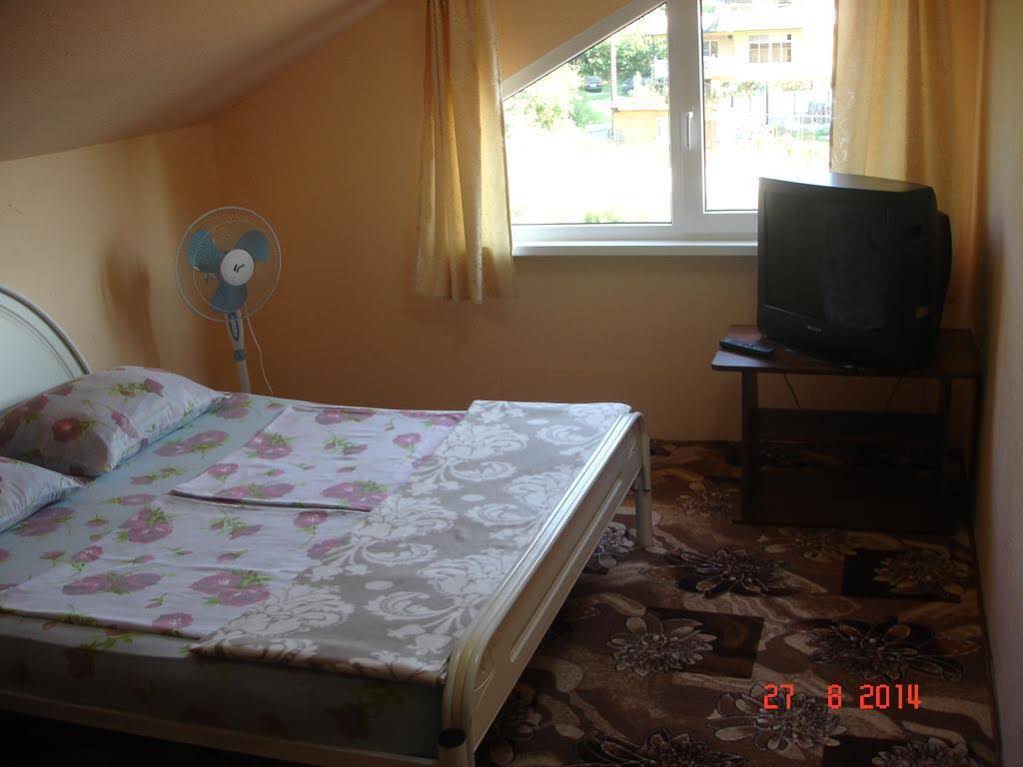 Yuzhanochka Guest House