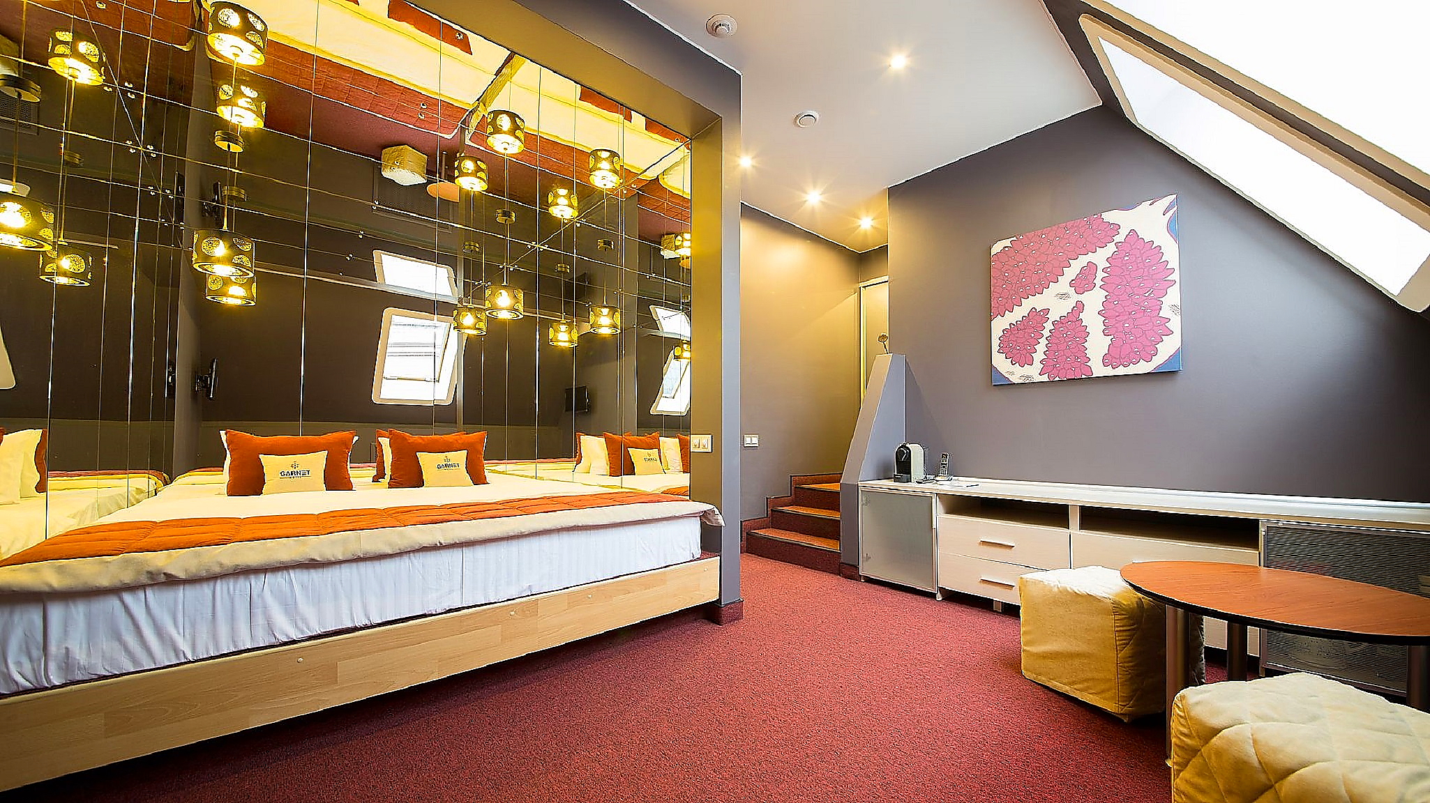 Garnet Hotel