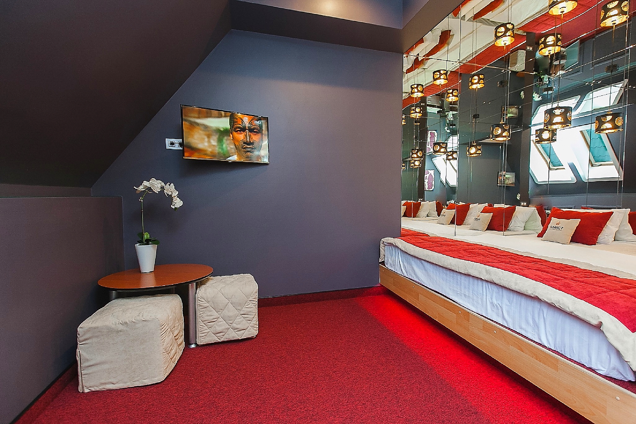 Garnet Hotel