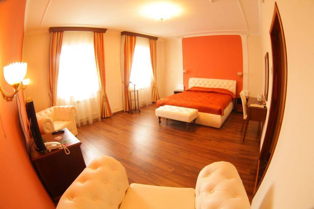 Grand Hotel