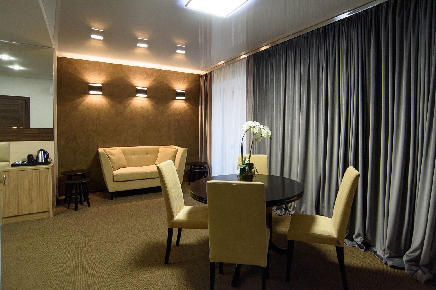 Aura City Hotel