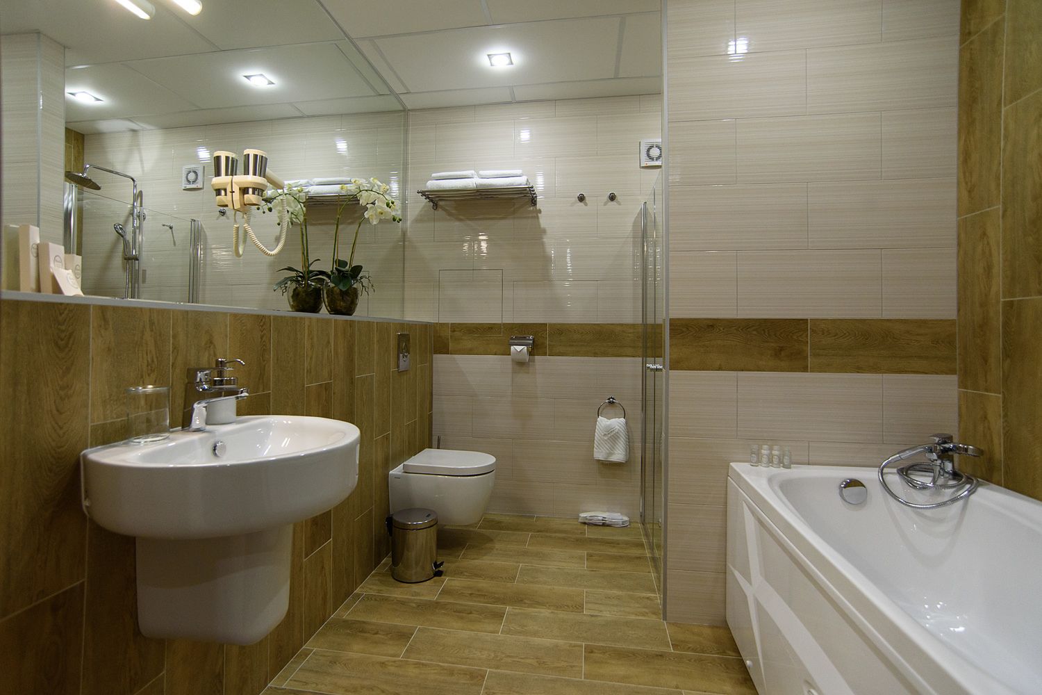 Aura City Hotel