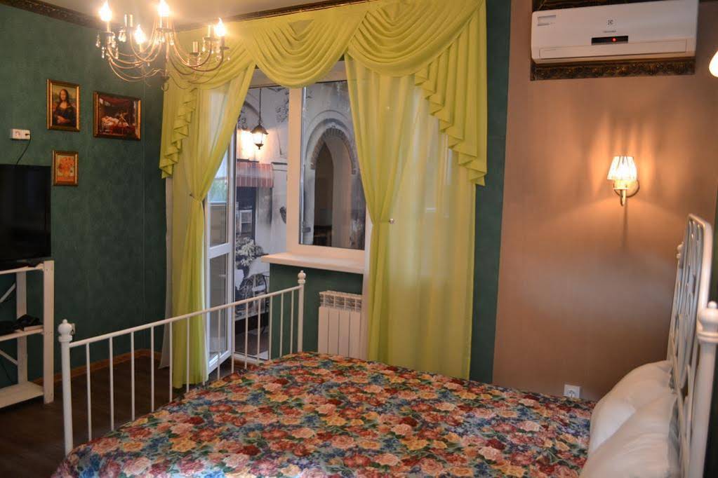 Traveler's Hotel