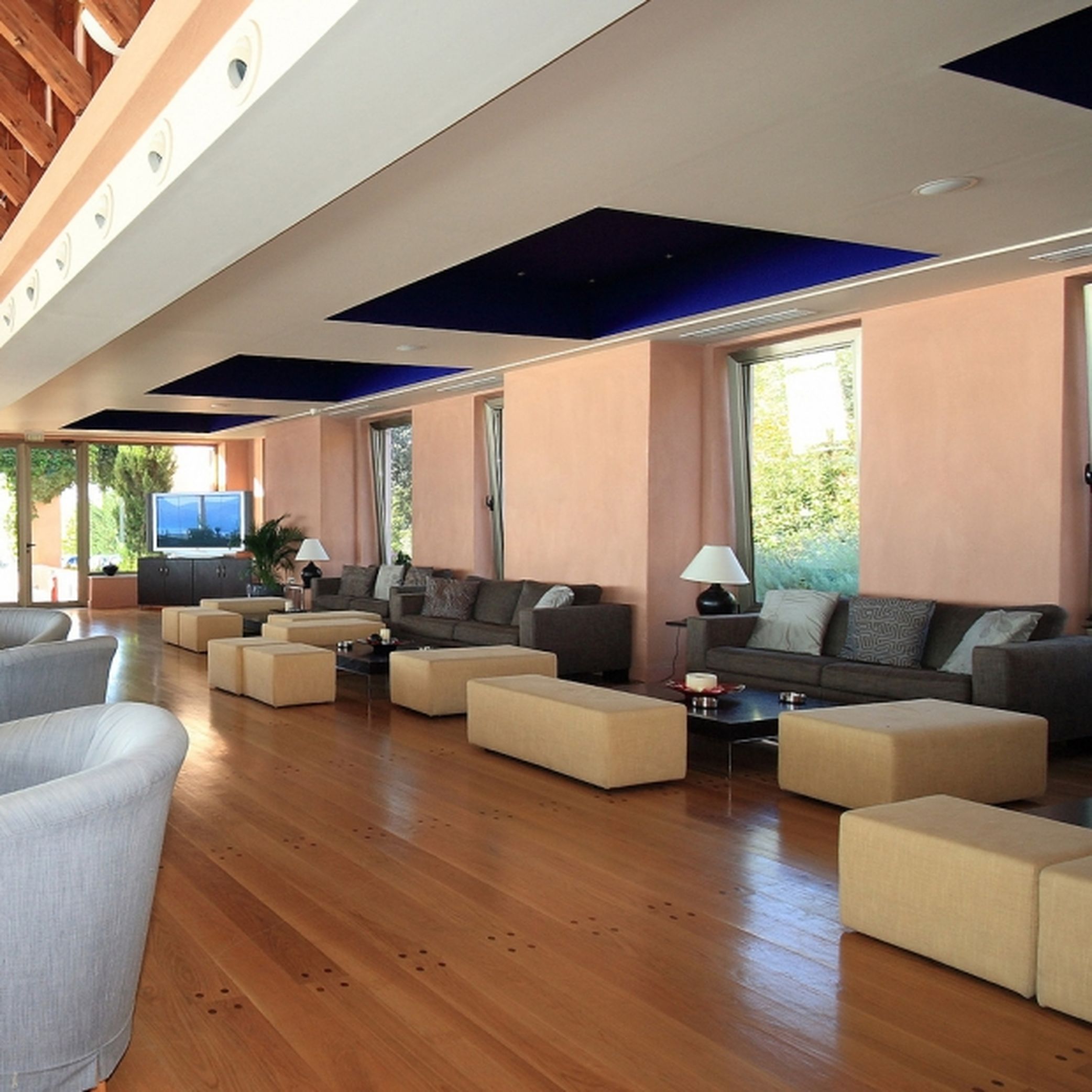 Maksim Hotel