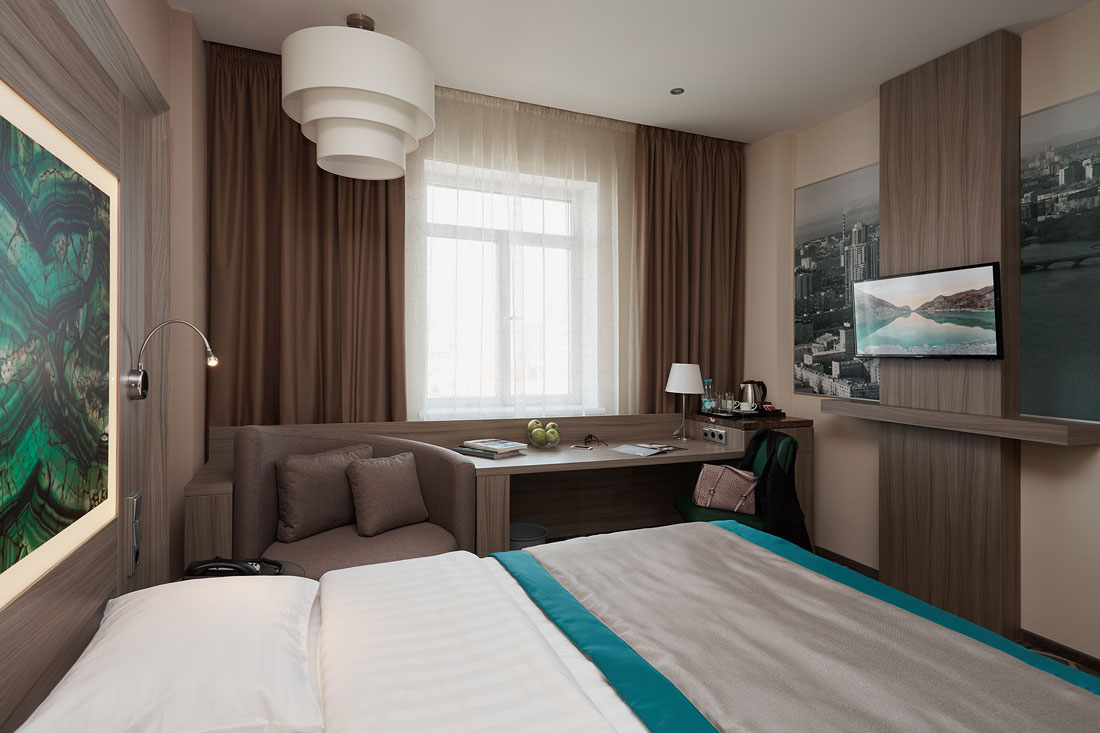 Tenet Hotel