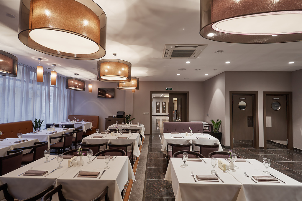 Tenet Hotel