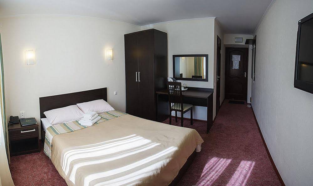 Aviator Hotel