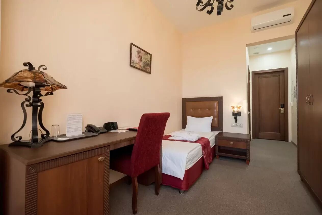 Don Kikhot Hotel