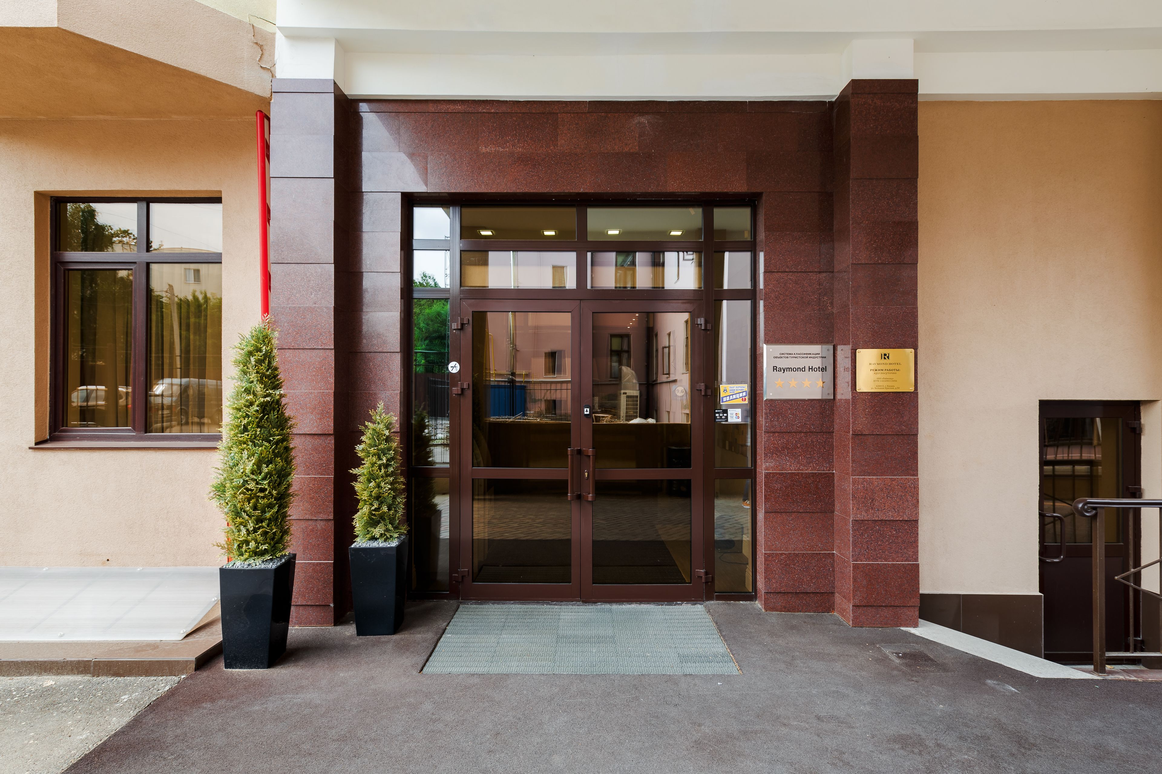 Raymond Hotel
