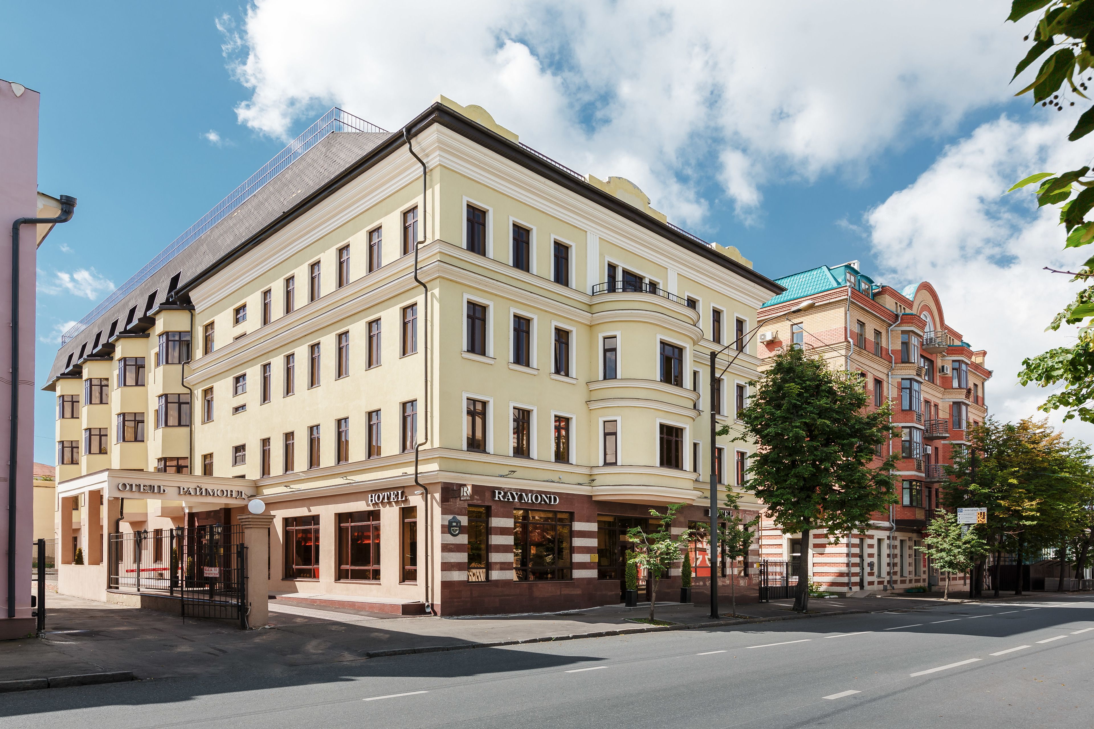 Raymond Hotel