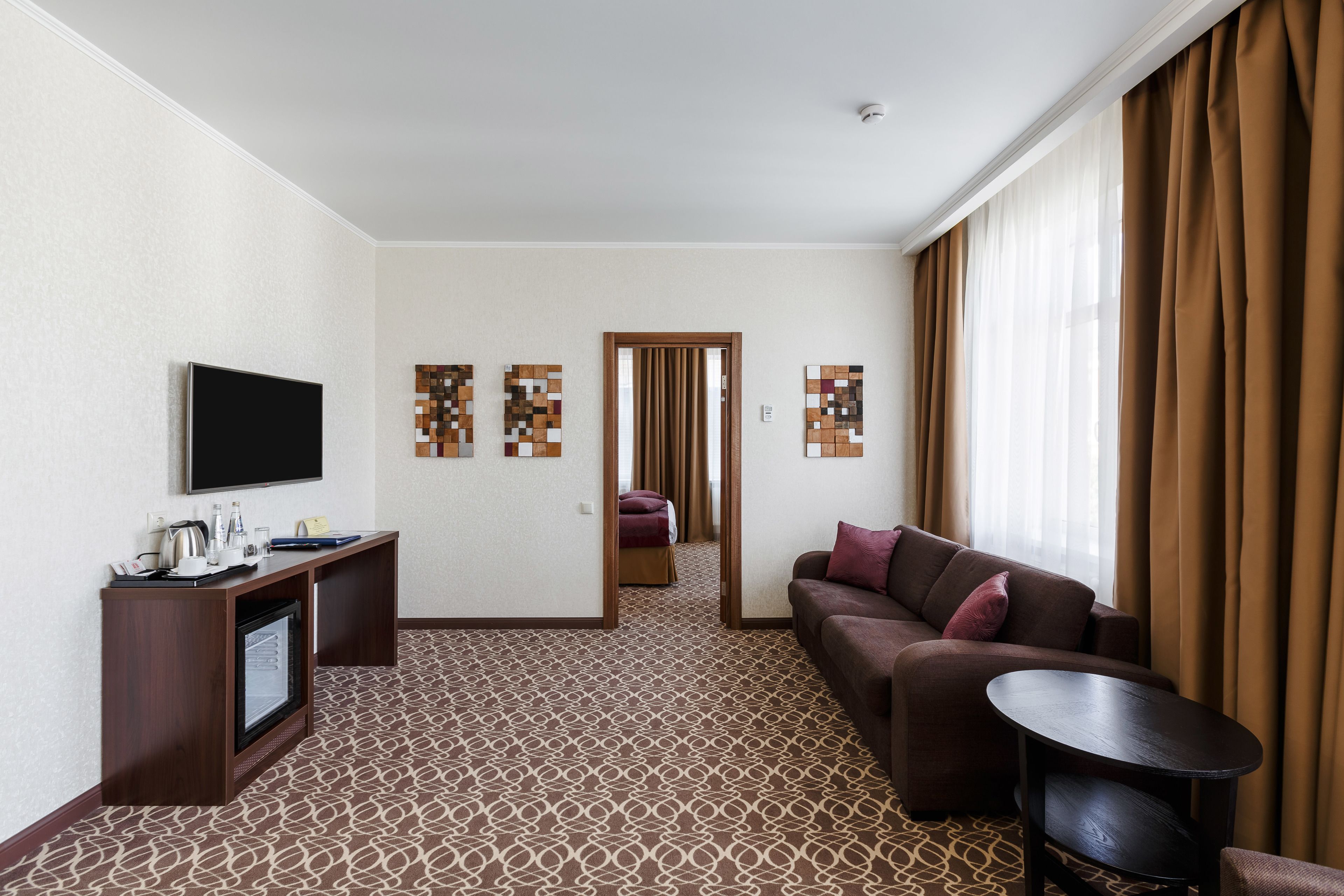 Raymond Hotel