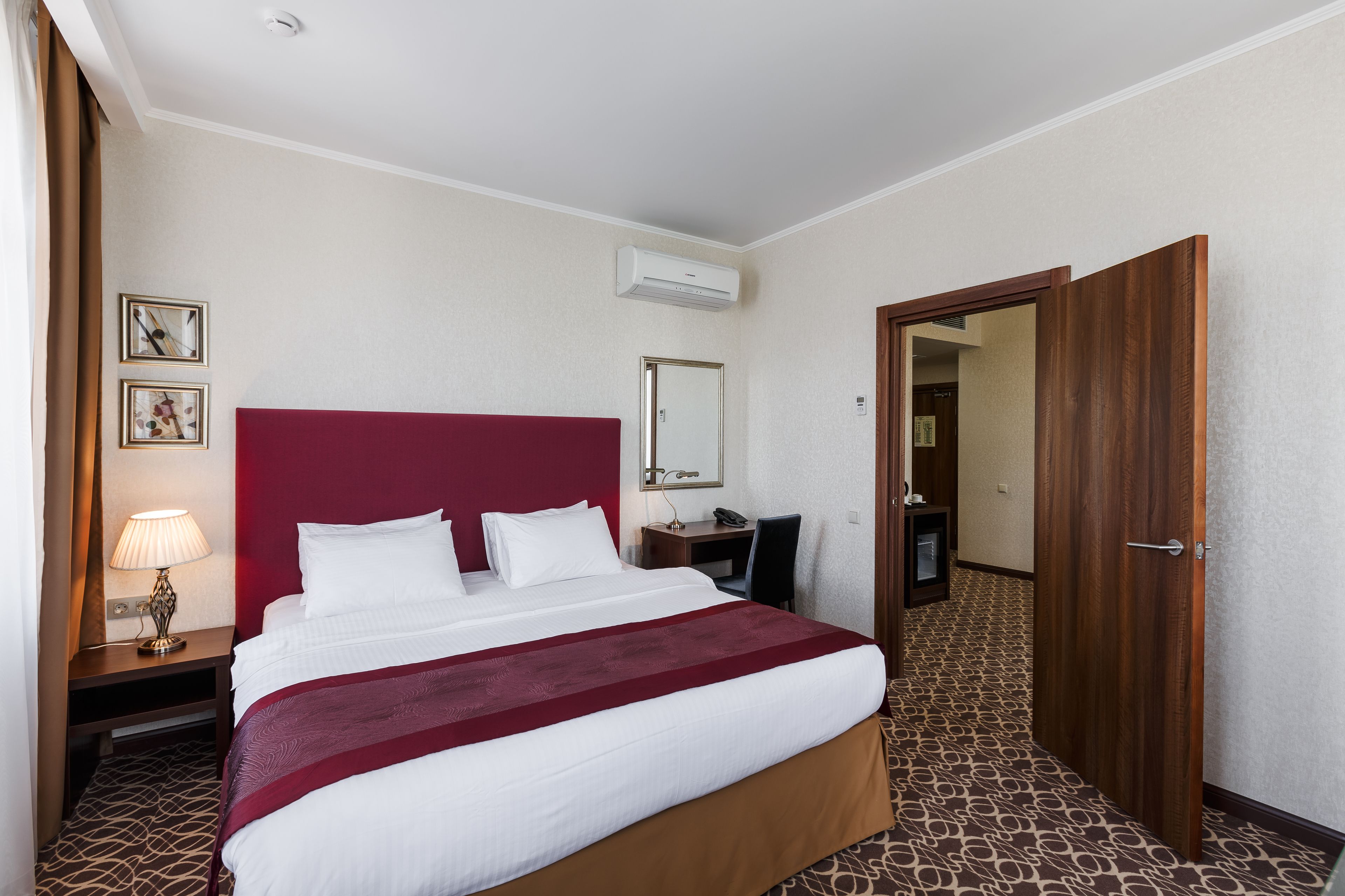 Raymond Hotel