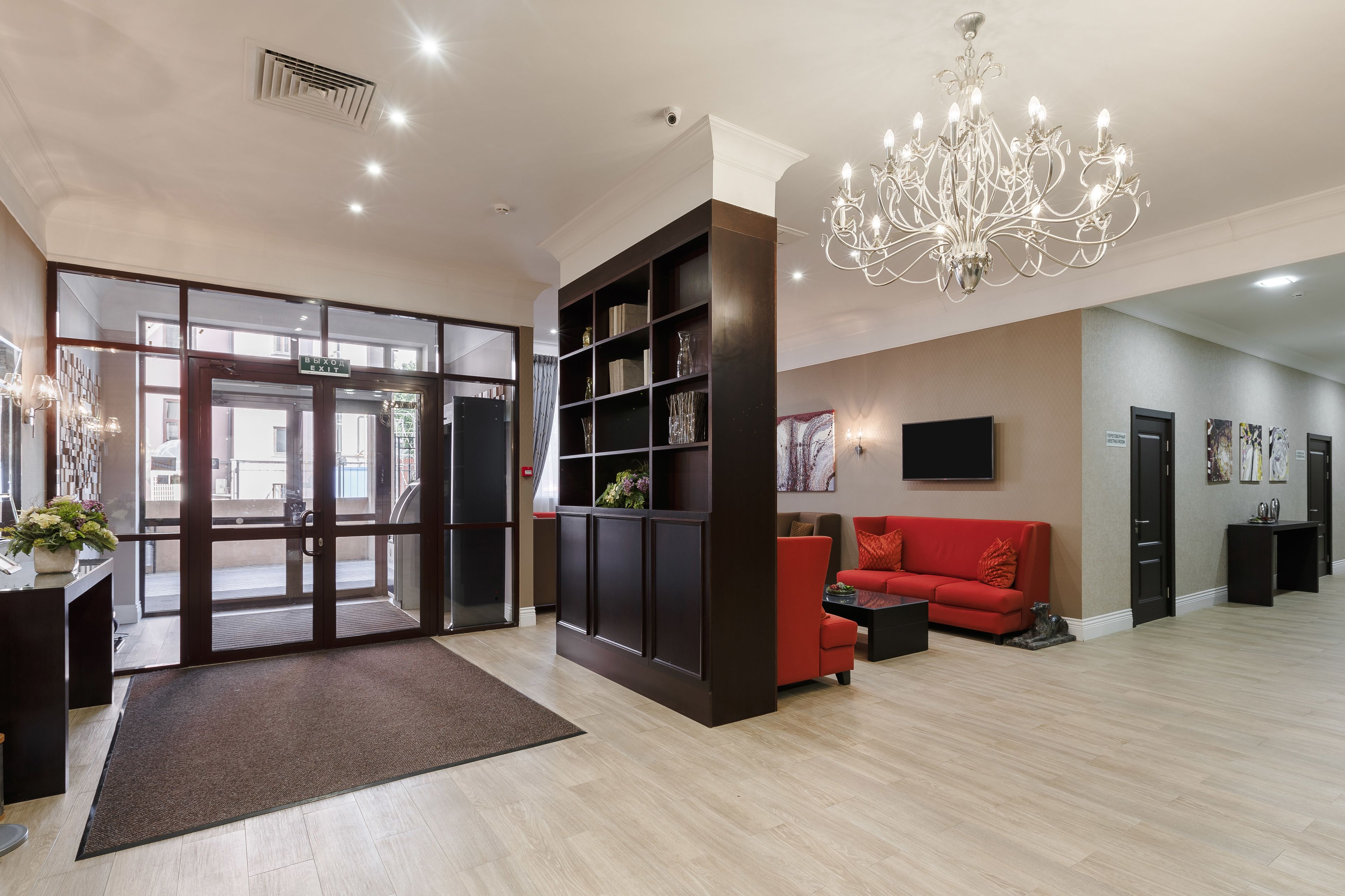 Raymond Hotel