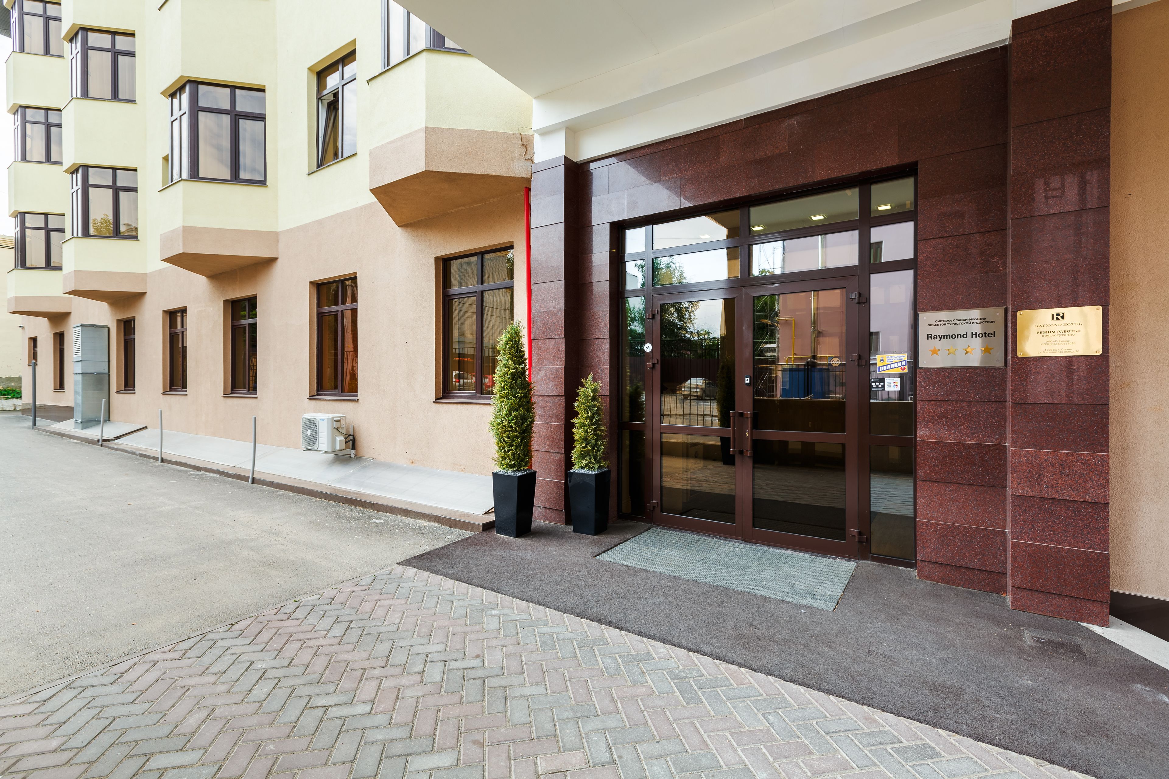 Raymond Hotel