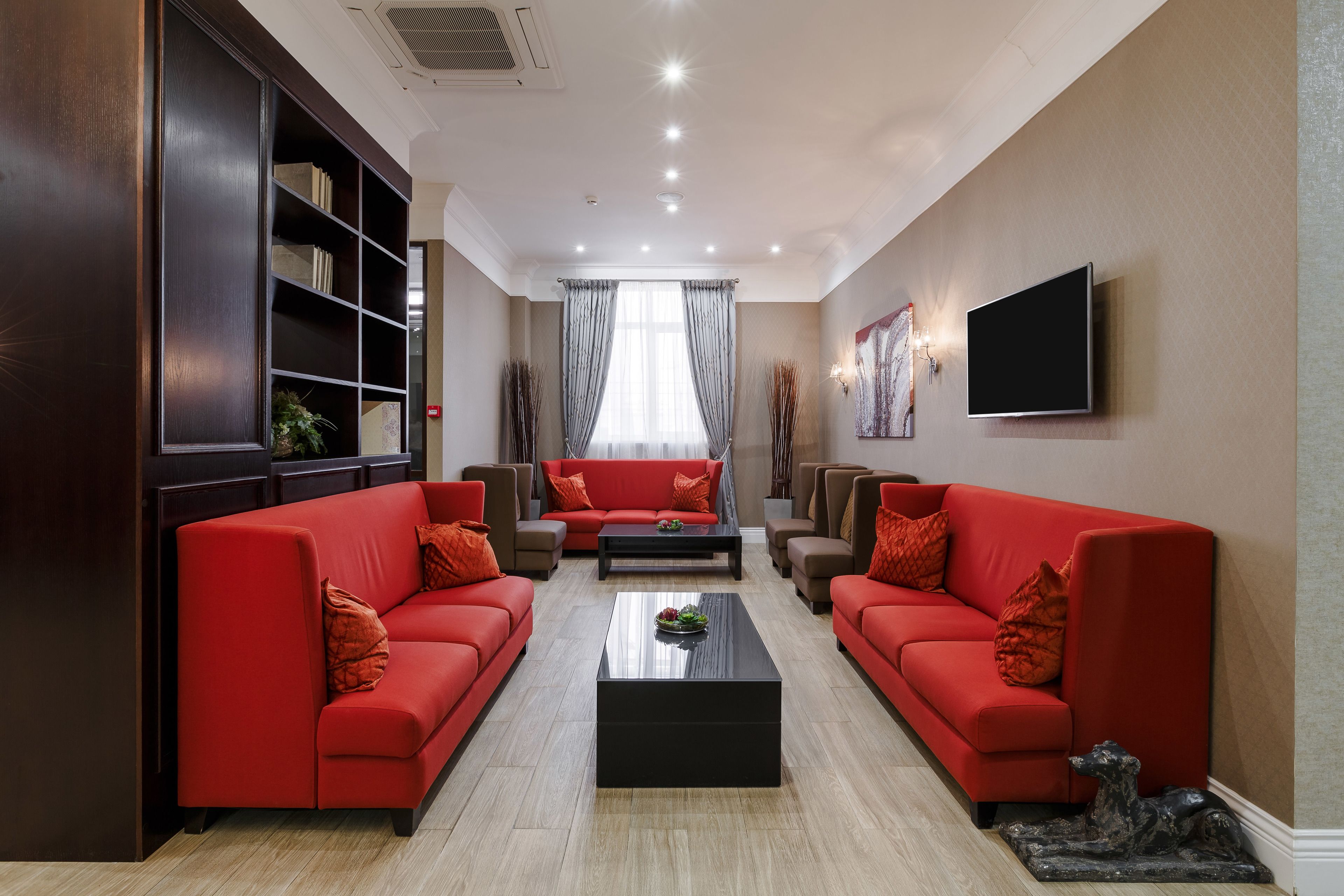 Raymond Hotel
