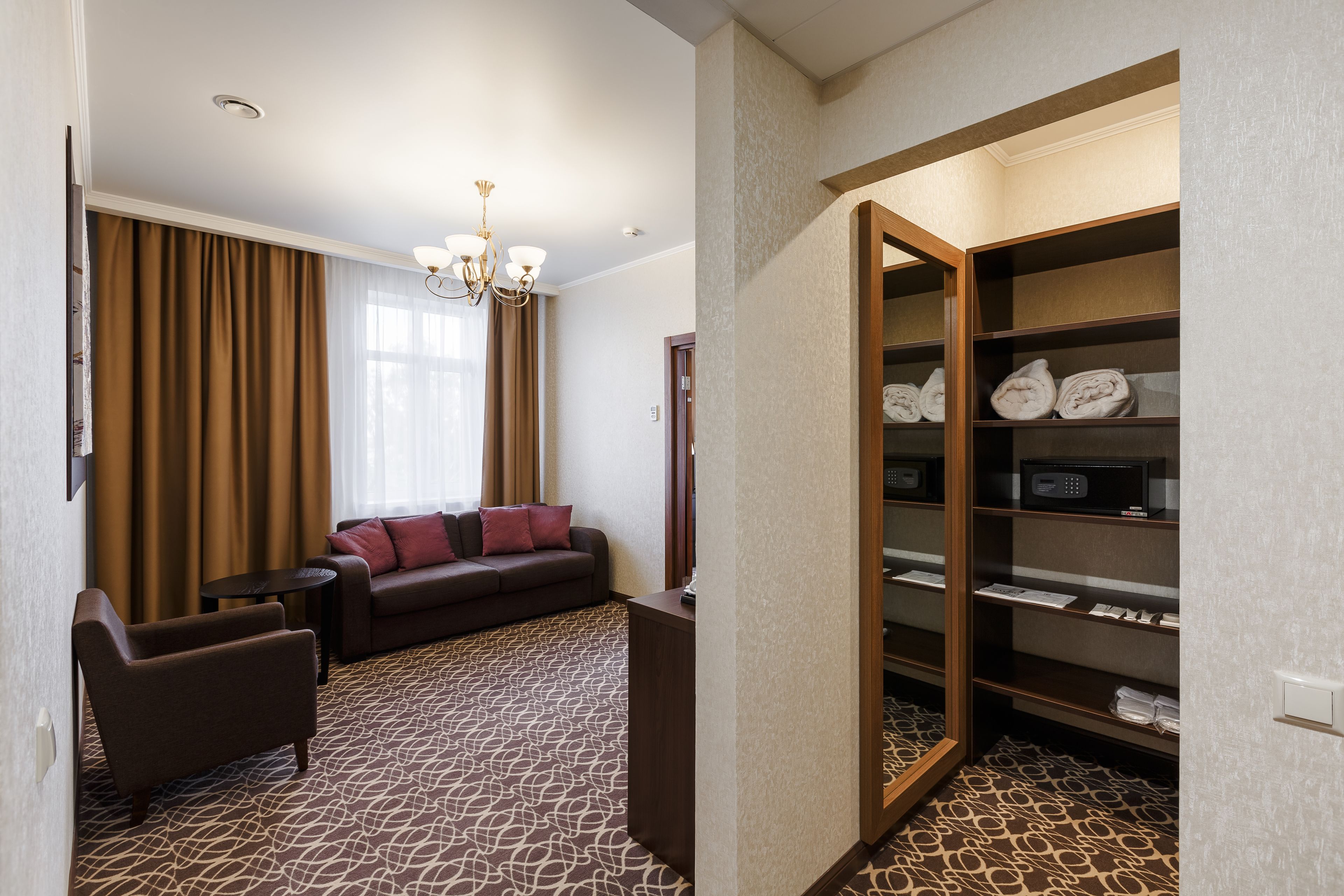 Raymond Hotel