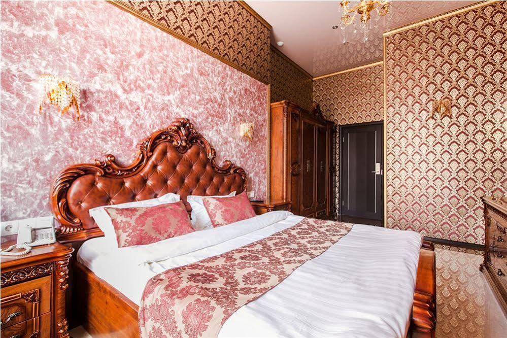 Golden House Hotel