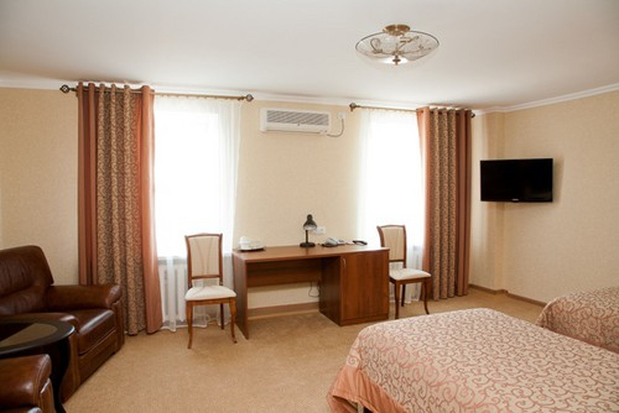 Oktyabrskaya Hotel