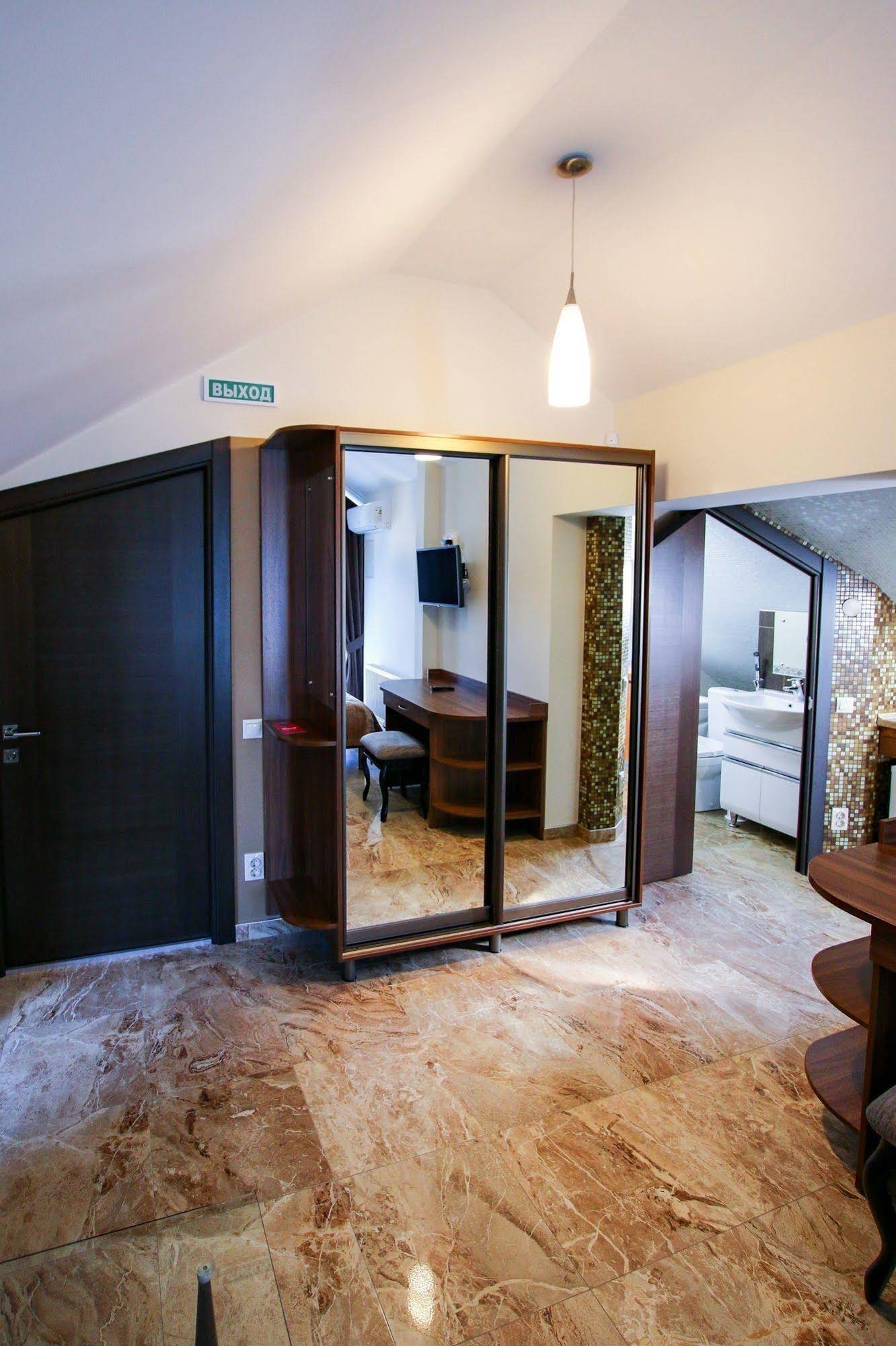 Regatta Hotel