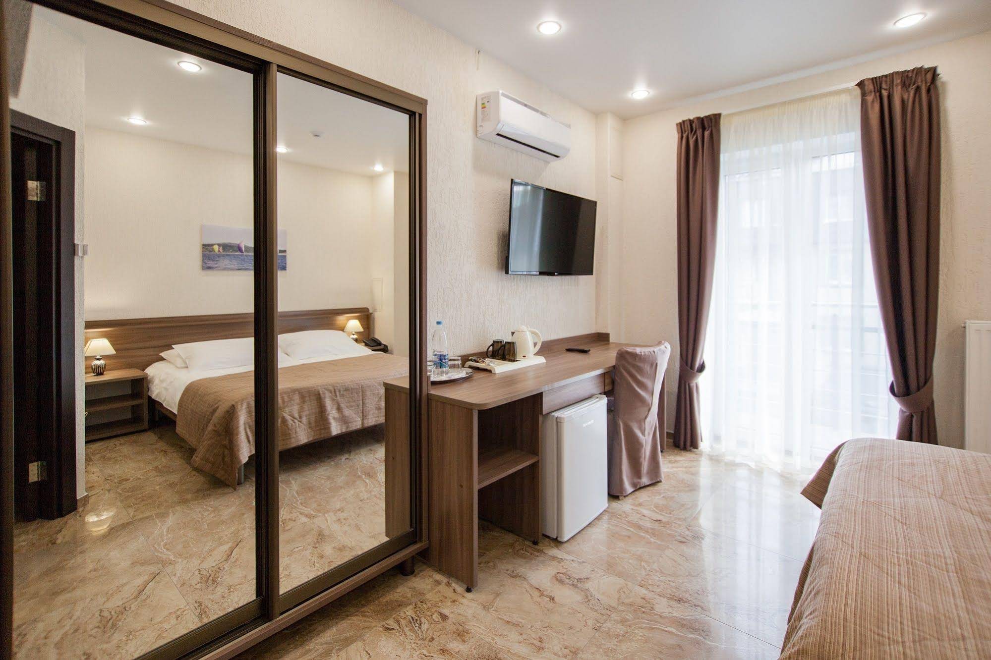 Regatta Hotel